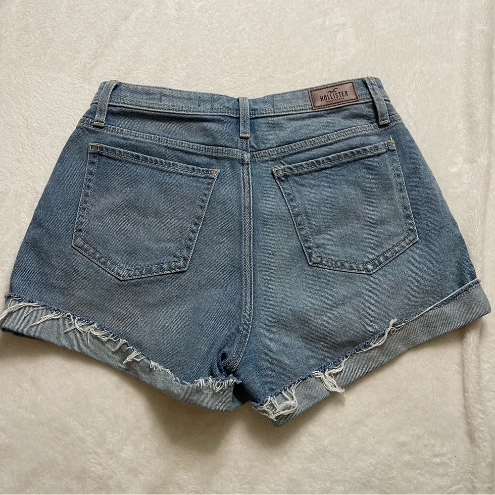 Hollister Vintage Stretch Ultra High Rise Mom Shorts Button Fly Light Wash W29